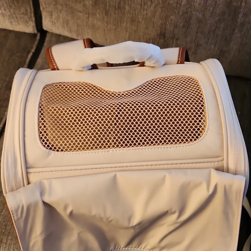 NEW, VERY NICE, NEVER USED VOOCOO Small Pet Carrier Backpack...Cat, Dog, etc.